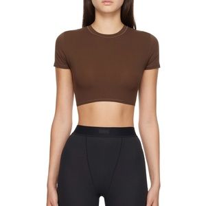 SKIMS
Brown Fits Everybody Super Cropped T-Shirt
